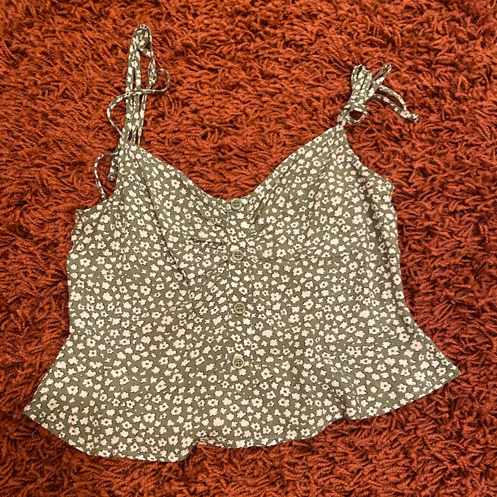 Cropped flowy tank top